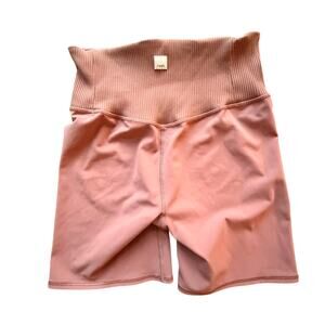 Vuori Inversion Rib Bike Short Pink/Blush  size medium